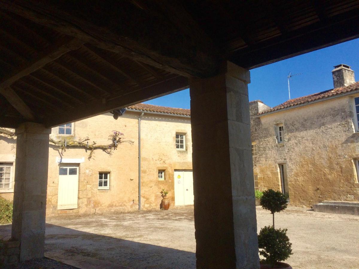 Logis De La Touche Panzió Saint-Hilaire-des-Loges Kültér fotó